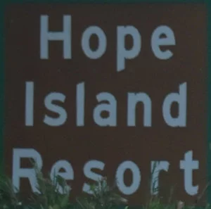 Brown sign for Hope Island Resport