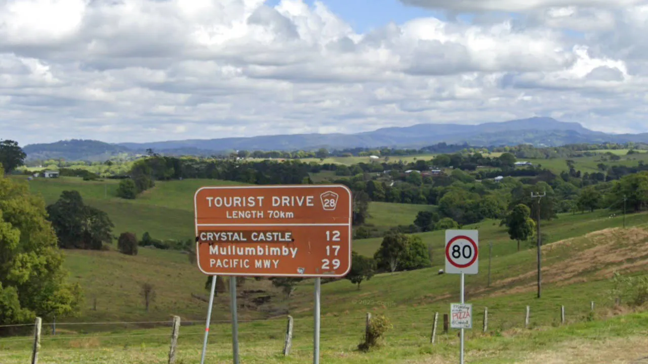 Brown sign for Hinterland Tourist Drive 28